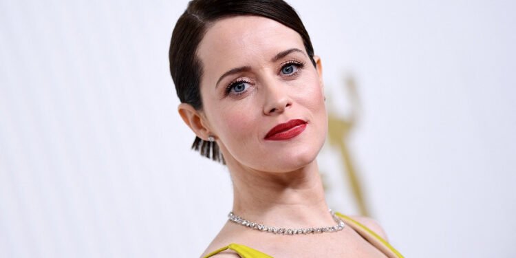 Atriz de ‘The Crown’ nega autógrafo a fã pela cor da caneta; entenda