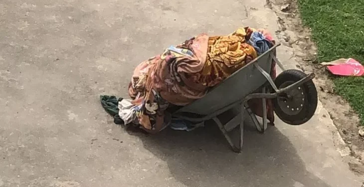 Esposa de segurança morto e homens flagrados empurrando carro de mão são ouvidos no Cisp