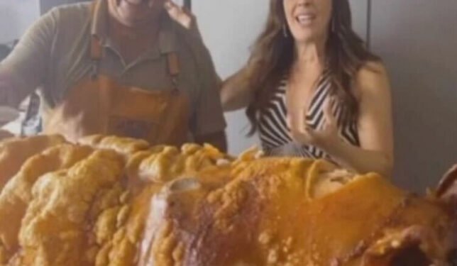 Claudia Raia causa polêmica após servir porco inteiro em ceia de Natal Claudia Raia causa polêmica após servir porco inteiro em ceia de Natal