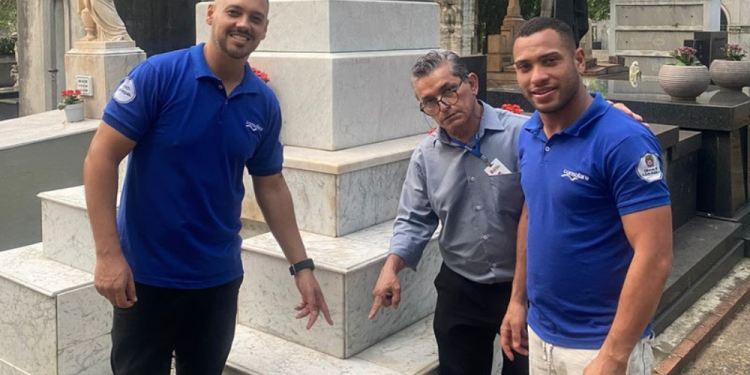 Cemitério da Consolação lança QR Codes para jazigos de personalidades