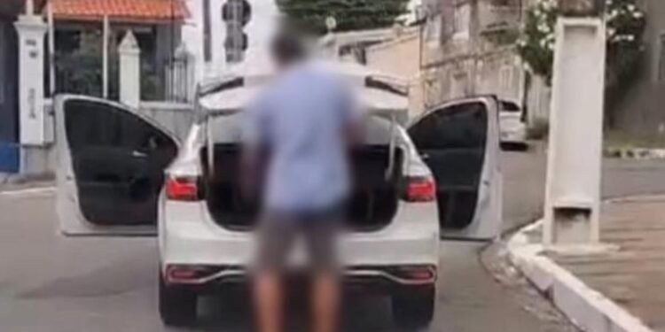 Polícia instaura inquérito para apurar denúncia de maus-tratos contra cachorro, no Farol