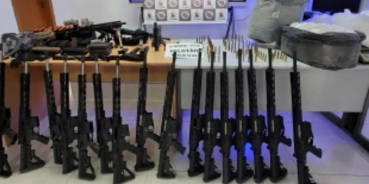 Polícia Militar apreende arsenal de guerra em Paraisópolis