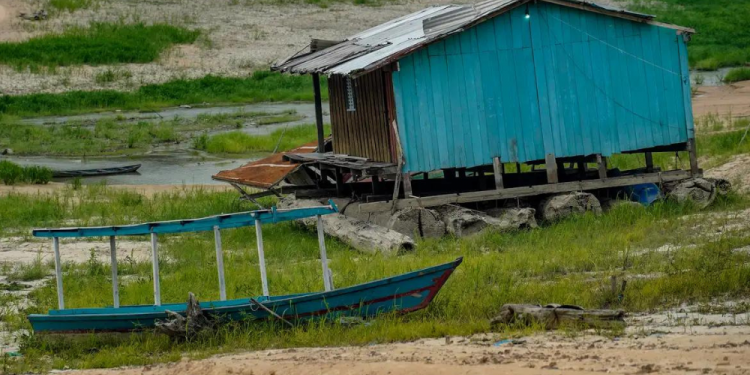 Bacia Amazônica registra menor volume de chuva em mais de 40 anos