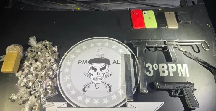 PM apreende arma e droga em área de tráfico intenso no agreste