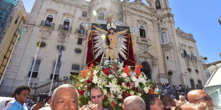 Tríduo, missas e procissões marítima e terrestre: confira programação dos festejos a Senhor Bom Jesus dos Navegantes