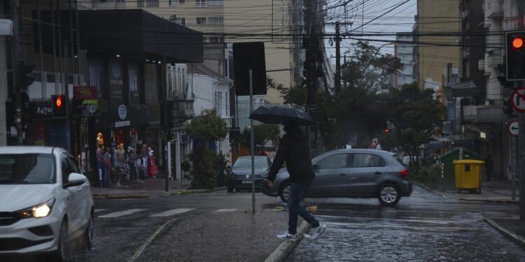 Possibilidade de temporais na última sexta-feira do ano deixam Rio Grande do Sul e Santa Catarina em alerta
