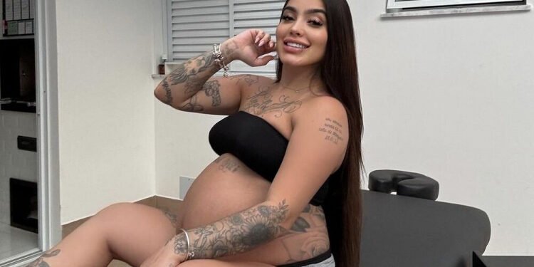 MC Mirella rebate críticas por divulgação de jogo de azar durante parto da filha: ‘Podem me ignorar’ MC Mirella rebate críticas por divulgação de jogo de azar durante parto da filha: ‘Podem me ignorar’