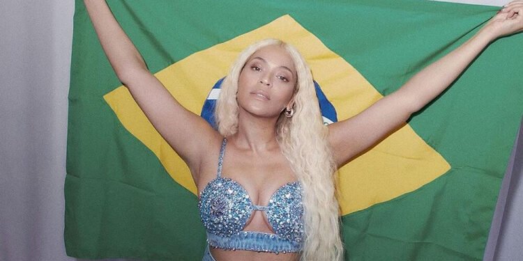 Fãs internacionais se revoltam após Beyoncé desejar feliz Natal exclusivo para Brasil