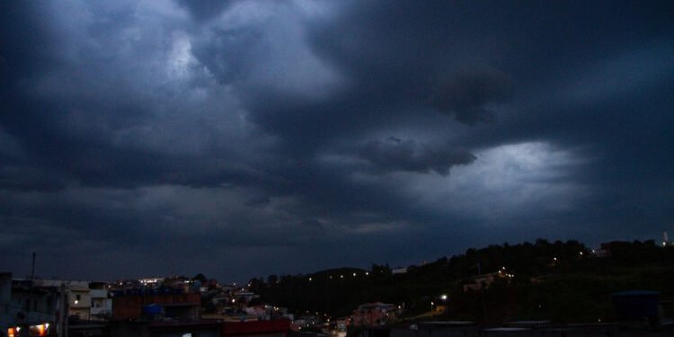 Defesa Civil de São Paulo alerta para pancadas de chuva na véspera de Natal