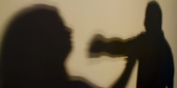 Homem é preso suspeito de agredir mulher com chave de fenda no Benedito Bentes Homem é preso suspeito de agredir mulher com chave de fenda no Benedito Bentes