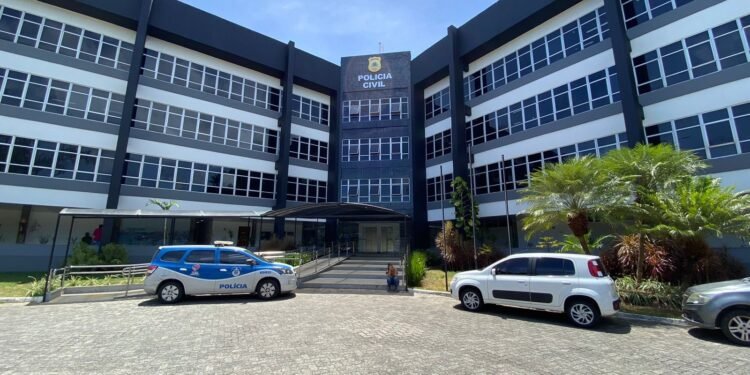 Corpo de homem é encontrado com marcas de tiros em passarela de uma das avenidas mais movimentadas de Salvador