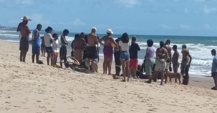 Adolescente de 15 anos morre após se afogar em praia da Região Metropolitana de Salvador