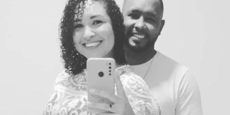 Mulher é morta a tiros dentro de casa na Bahia e companheiro é preso suspeito do crime