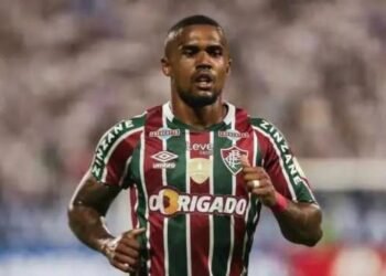 Criticado pela torcida, Douglas Costa encaminha rescisão de contrato com o Flu Criticado pela torcida, Douglas Costa encaminha rescisão de contrato com o Flu