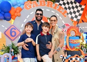 Gusttavo Lima minimiza filho de 7 anos dirigindo carro após polêmica com Detran: ‘Aqui é raiz”