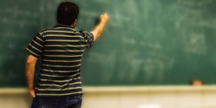Professores de nove municípios de Sergipe denunciam falta de pagamento de salários