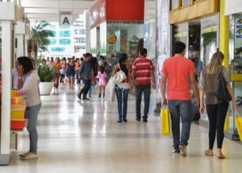 Prévia da inflação desacelera em dezembro, mas fecha o ano em 4,71%, acima do teto da meta
