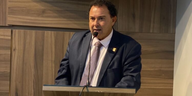 Vereador Valmir Rocha destaca iniciativas voltadas à comunidade em sessão da Câmara