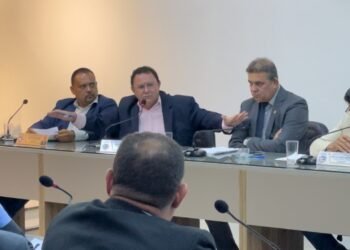 Oposição Entra na Justiça para Barrar Lei que Redistribui Verbas na Câmara de Paulo Afonso