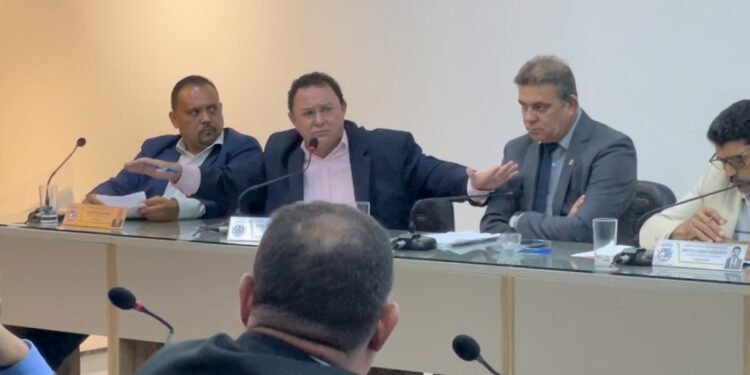 Oposição Entra na Justiça para Barrar Lei que Redistribui Verbas na Câmara de Paulo Afonso