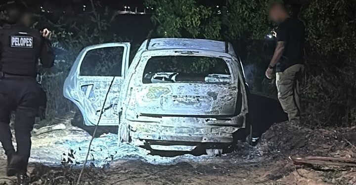 Veículo carbonizado é encontrado por equipes da SMTT em Delmiro Gouveia; suspeita de crime está sendo investigada