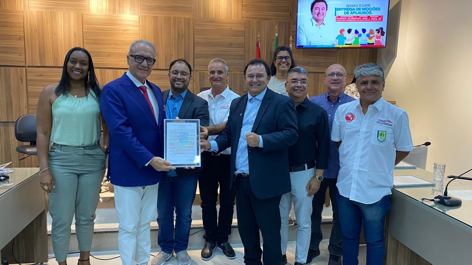 Vereador Valmir Rocha entrega moções, anuncia reforço de 04 barcos ao CarrancaBoat e recebe líder mundial do Dragon Boat ao lado do prefeito Mário Galinho Vereador Valmir Rocha entrega moções, anuncia reforço de 04 barcos ao CarrancaBoat e recebe líder mundial do Dragon Boat ao lado do prefeito Mário Galinho